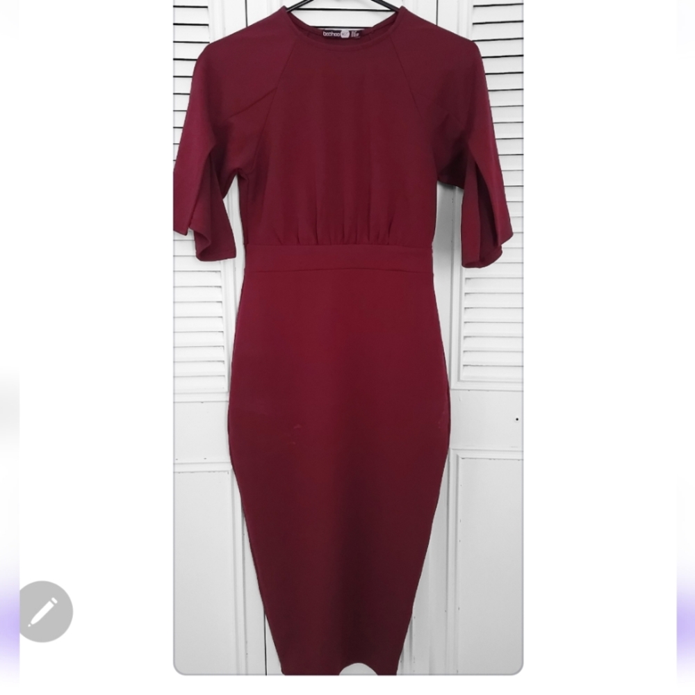 Boohoo stretch midi dress with flared sleeves, fits size 6-8